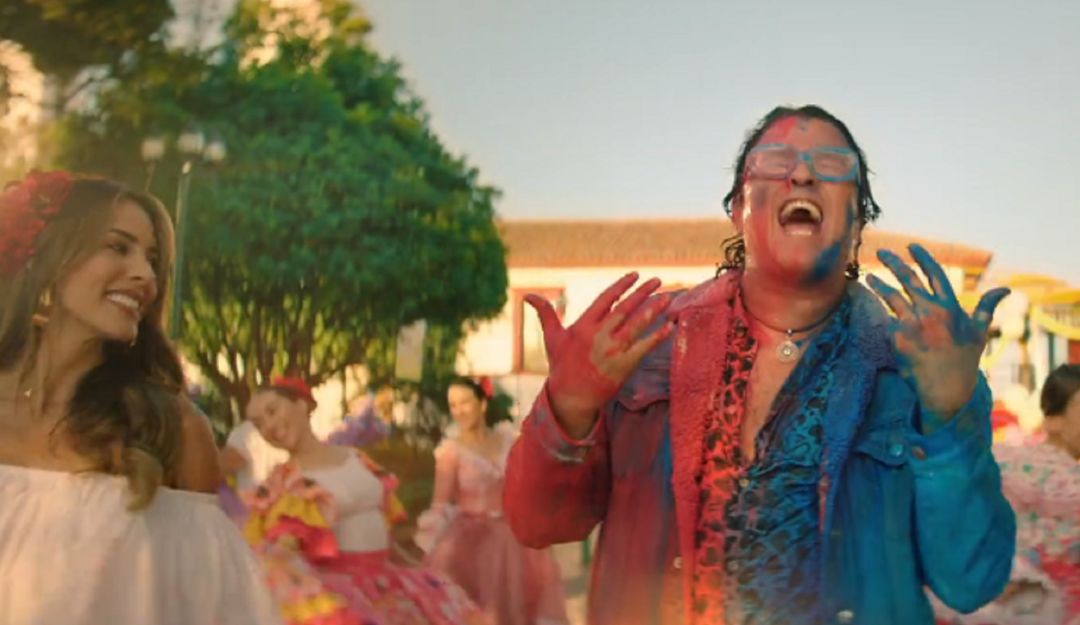 Carlos Vives 'No Te Vayas': Rodeado de estrellas, Carlos Vives estrenó su tema 'No Te Vayas'