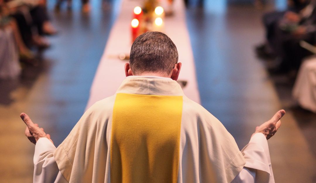 Noticias Bogotá: Por COVID-19, sacerdotes no podrán celebrar misa con gripa: Por coronavirus, padres no podrán celebrar misa si tienen gripa