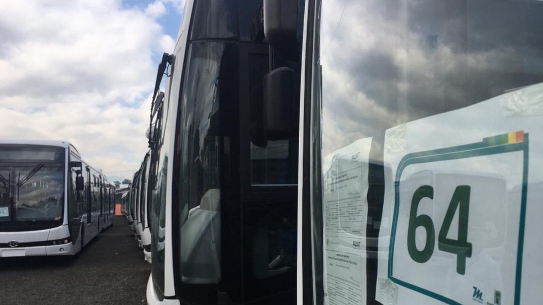 ¿Qué pasó con los 64 buses eléctricos que adquirió Medellín en el año 2019?