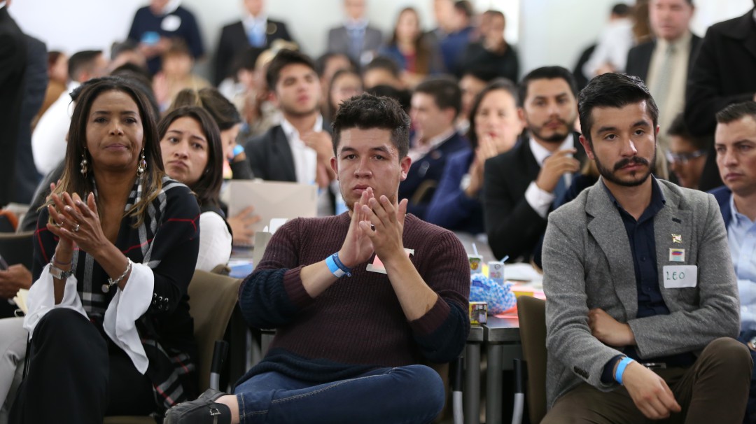 Los jóvenes desconfían de las instituciones públicas