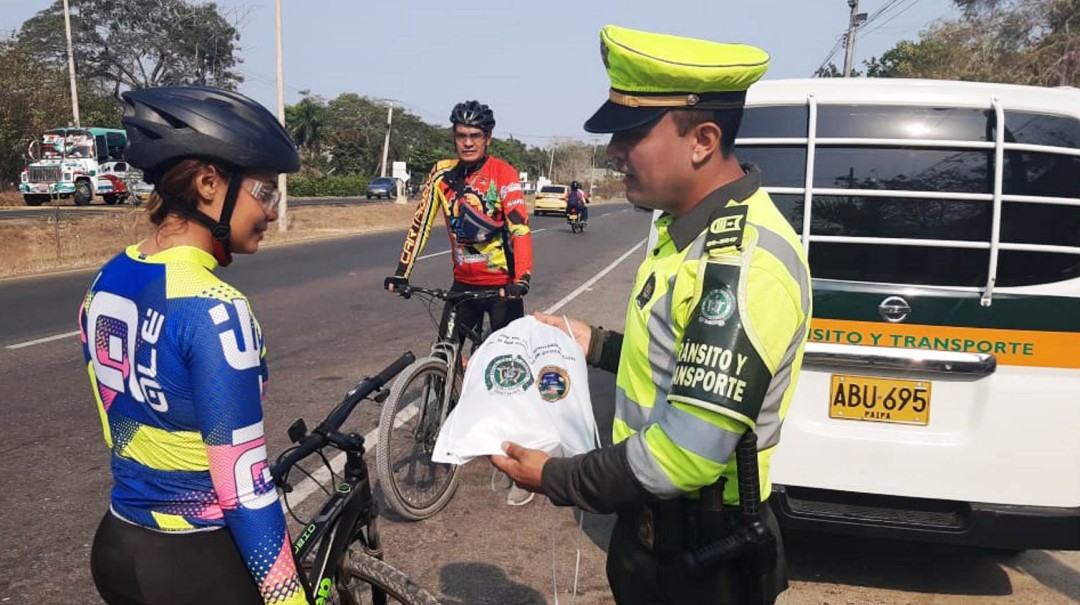 Policía lidera campaña para la prevención vial con mujeres ciclistas