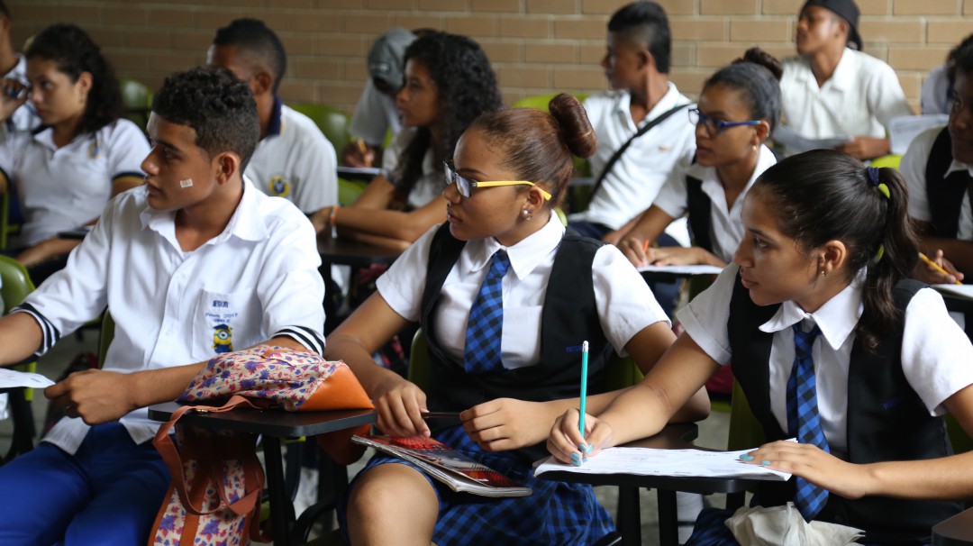 Los colegios no pueden prohibir a sus estudiantes tener novio