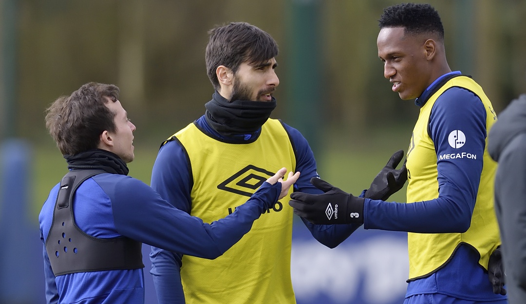Yerry Mina Everton Everton aislados coronavirus: Yerry Mina y sus compañeros del Everton, aislados por precaución