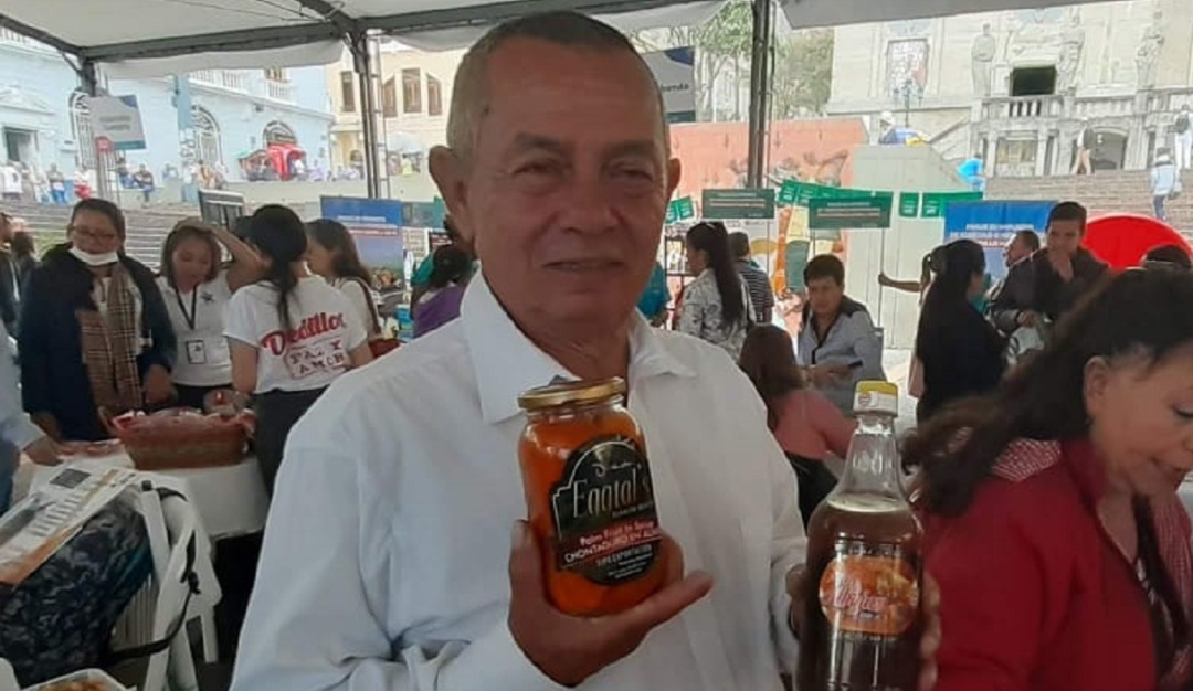 Extraer miel pero protegiendo las abejas, un propósito en Manizales