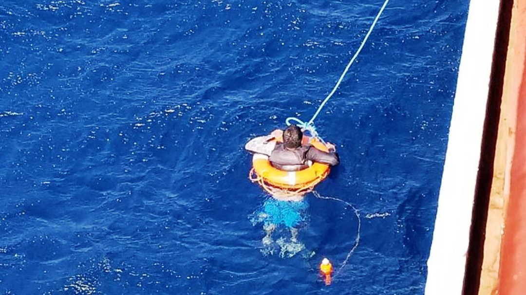 Luego de 3 días perdido en el mar rescatan costarricense cerca a Cartagena