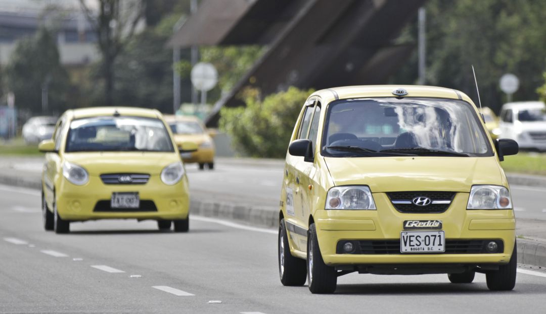 Coronavirus en el Valle: Taxistas de Cali afectados por cierres de establecimientos de diversión