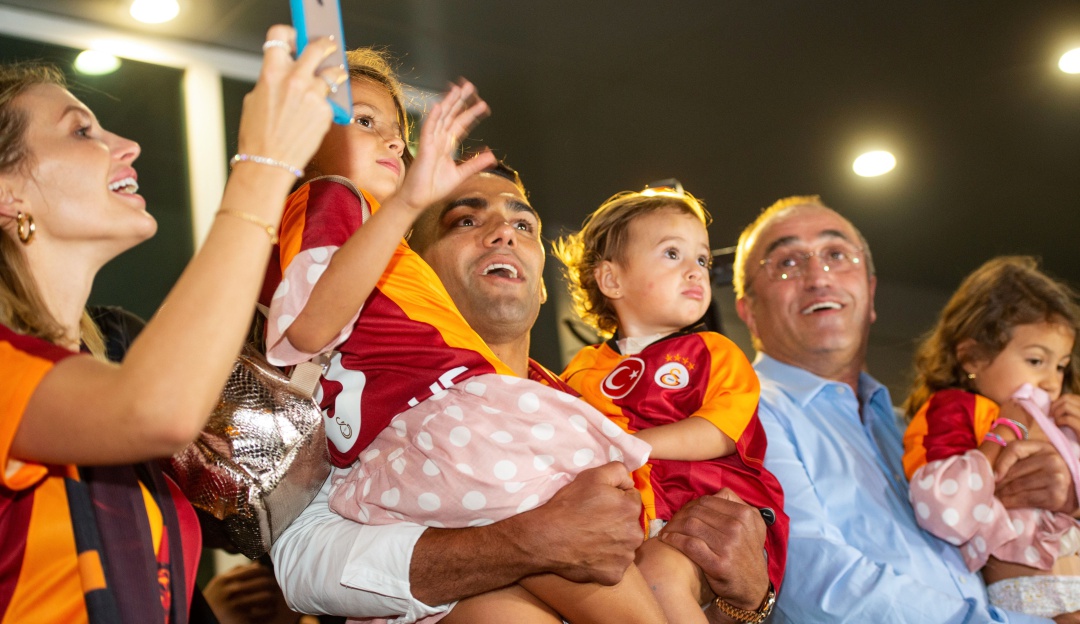 Falcao mejor quédate en casa: Falcao y su familia se unen a la campaña "mejor quédate en casa"