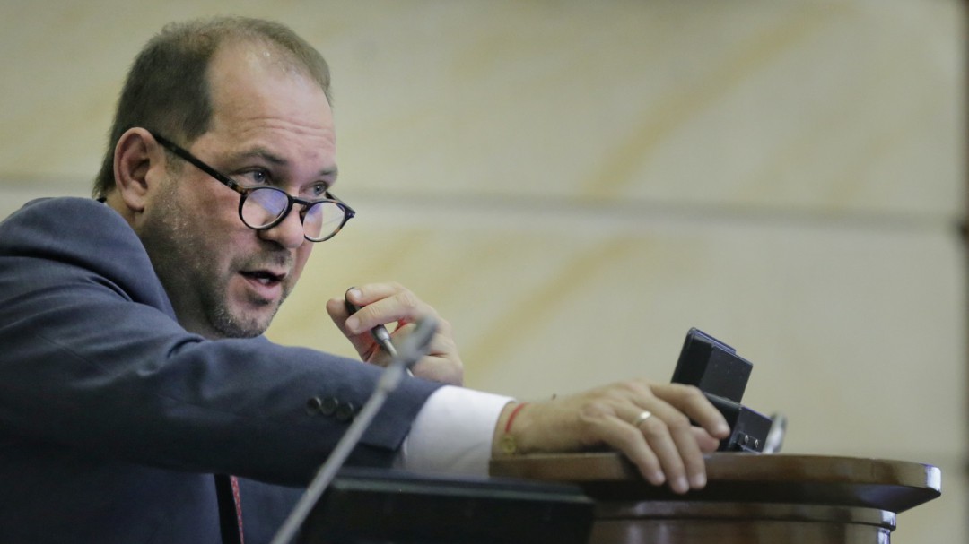 Presidente del Senado pide decretar toque de queda nacional por el Covid-19