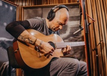 Santiago Cruz estará en el concierto virtual ‘El show debe continuar’