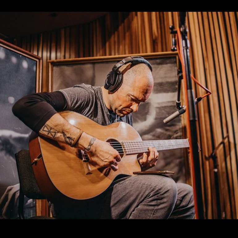 Se lanza el primer festival de música virtual en Colombia: Santiago Cruz estará en el concierto virtual ‘El show debe continuar’