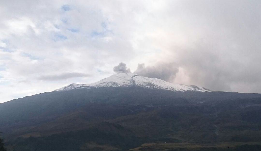 Explosión del Nevado del Ruiz: Nevado del Ruiz ha presentado movimientos sísmicos y emisiones de ceniza