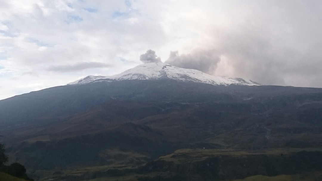 Nevado del Ruiz ha presentado movimientos sísmicos y emisiones de ceniza