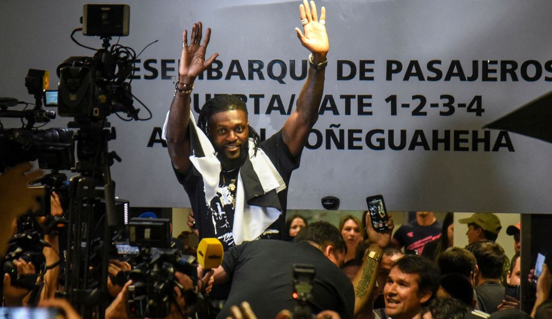 Coronavirus problemas Olimpia: Emmanuel Adebayor abandonó Paraguay y se quedó ‘atrapado’ en Benín