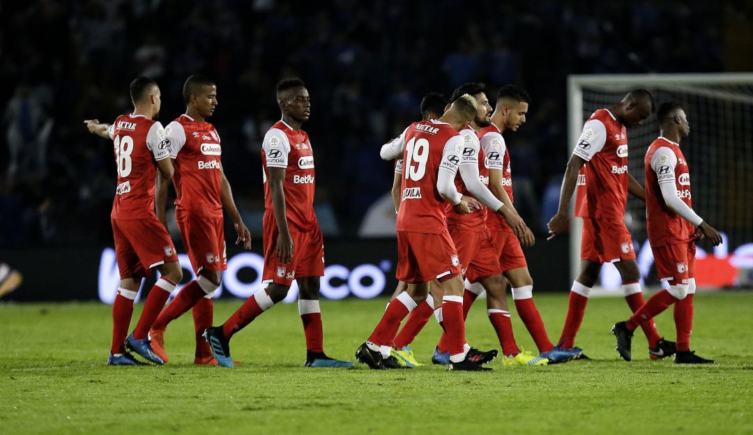 Polémica reducción de salarios Santa Fe: Santa Fe somete a votación de sus hinchas reducción de salario a jugadores