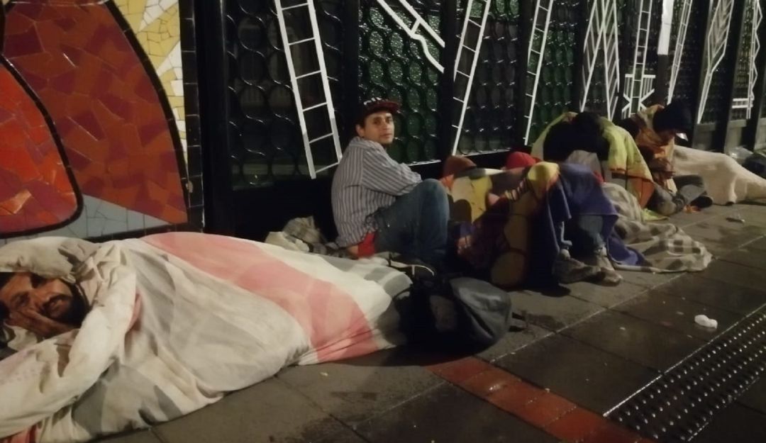 Desalojan a venezolanos de hoteles en Bogotá por falta de pago