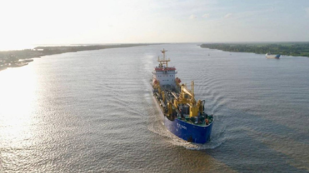 Reinician dragados en Barranquilla tras acuerdo con tripulación china