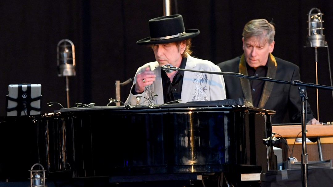 Bob Dylan sorprende con nueva canción después de ocho años