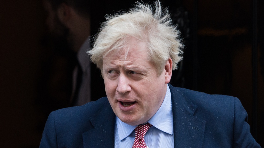 Boris Johnson es trasladado a cuidados intensivos al empeorar su salud