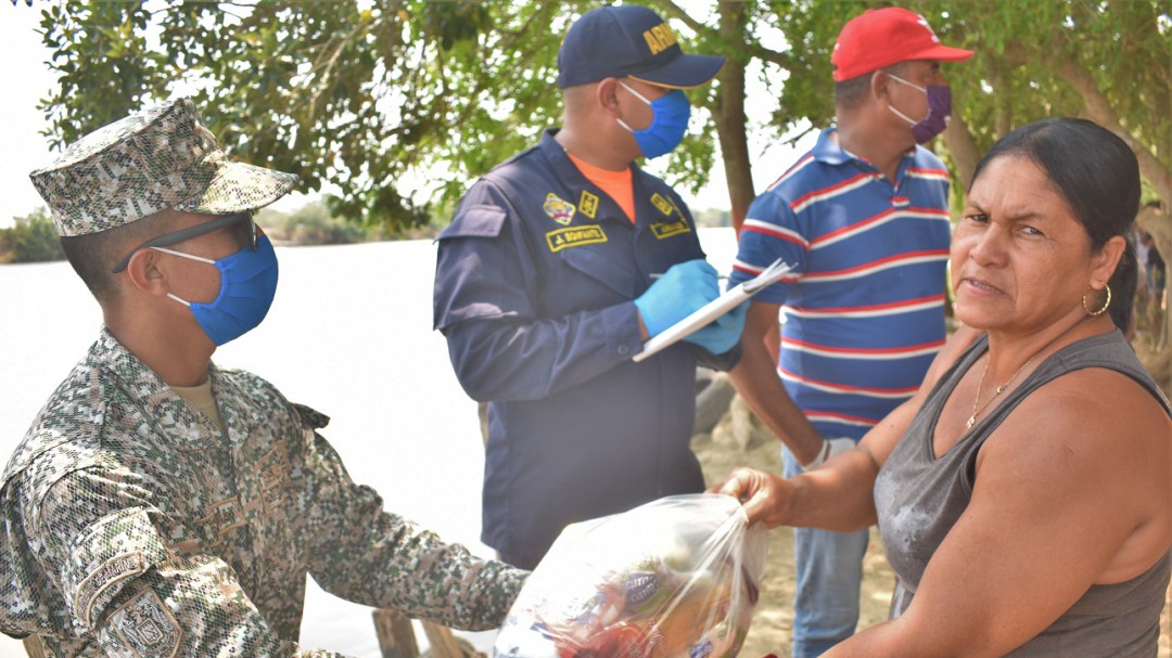 Armada despliega unidades para entregar ayudas humanitarias en Cartagena