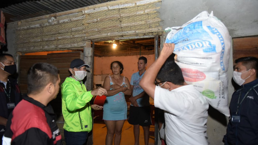 Alcaldía entrega ayudas a comunidad vulnerable en Ibagué