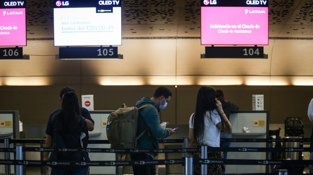 En vuelos humanitarios van evacuando extranjeros varados El Dorado