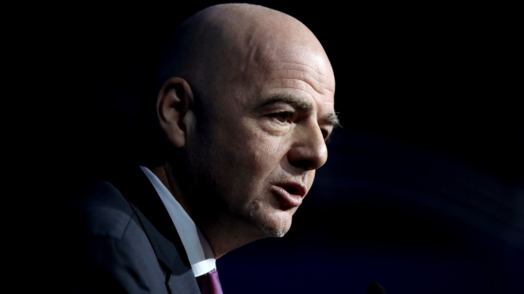 FIFA estudia financiar ayudas para el fútbol mundial