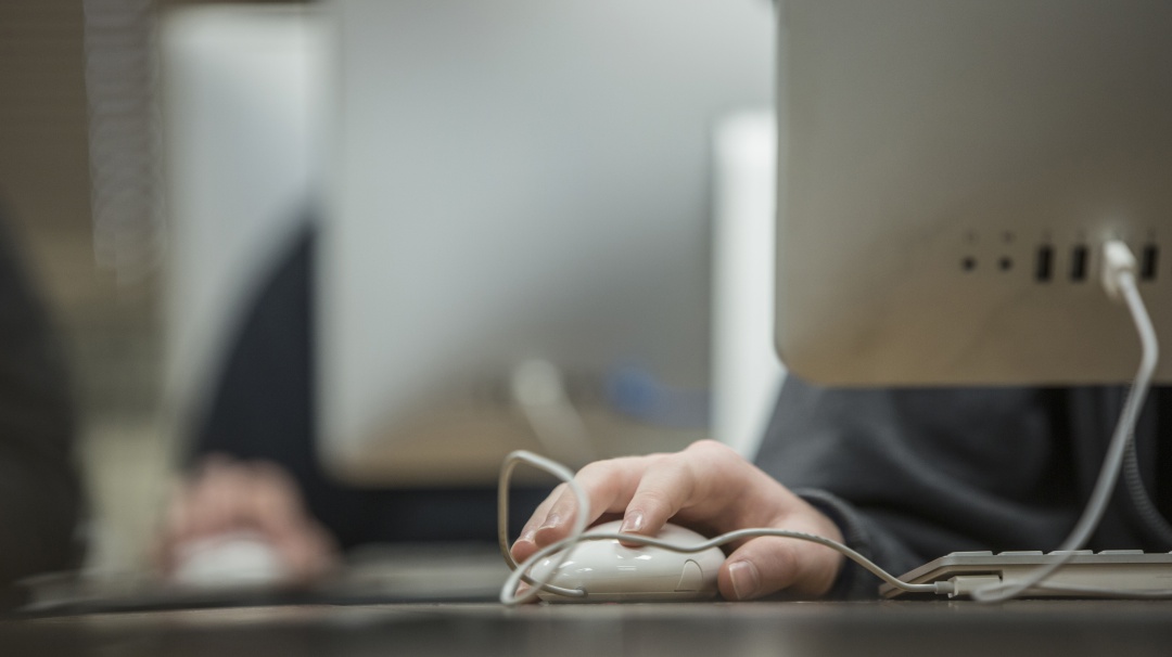 Gobierno fortalecerá las competencias digitales en los colegios públicos