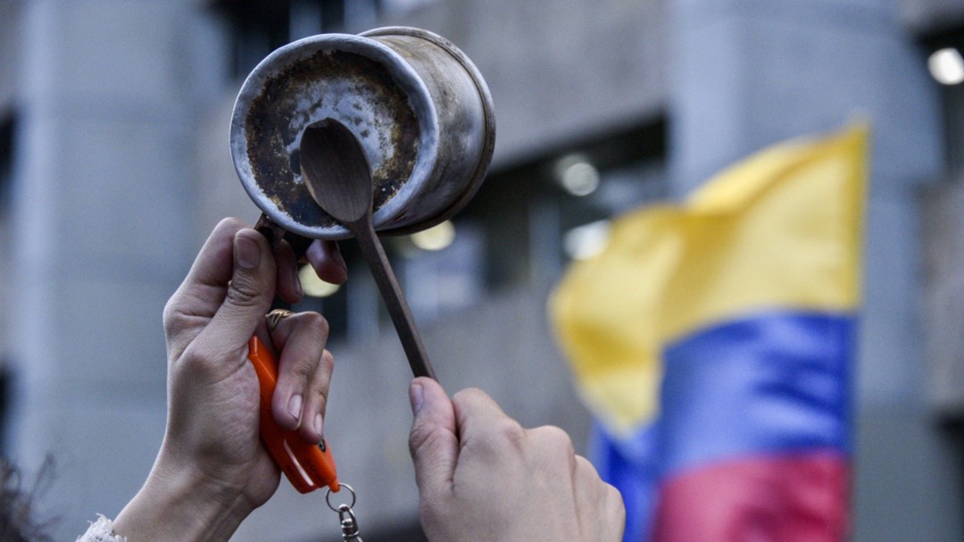 Convocan cacerolazo desde las casas contra incremento en tarifas de energía
