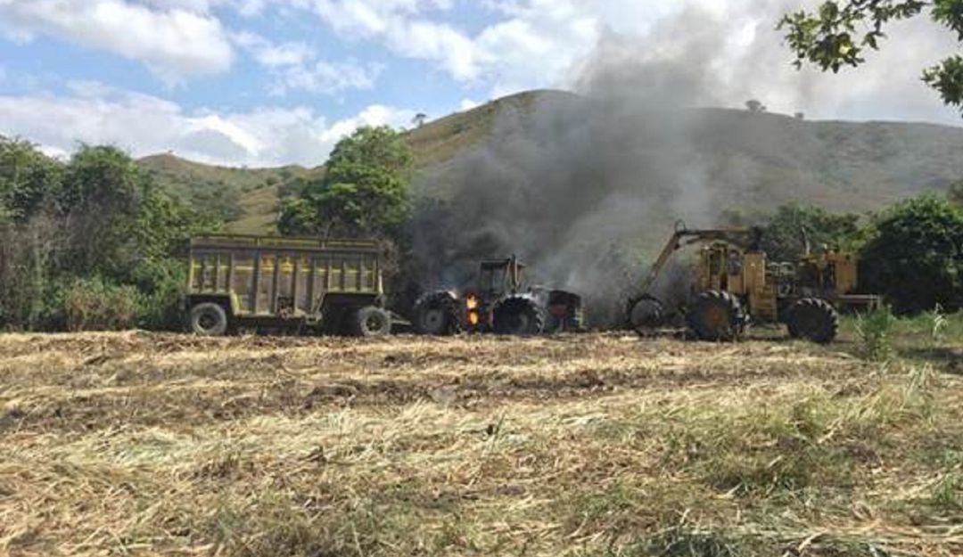 Incendian cultivos en el ingenio Riopaila, al norte del Cauca: Incendian cultivos del ingenio Riopaila, al norte del Cauca
