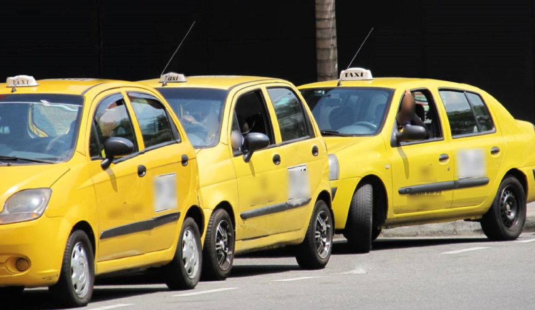 Asistencia de transporte gratuito para médicos y enfermeros en Cúcuta: Taxistas trasladan gratis a profesionales de la salud