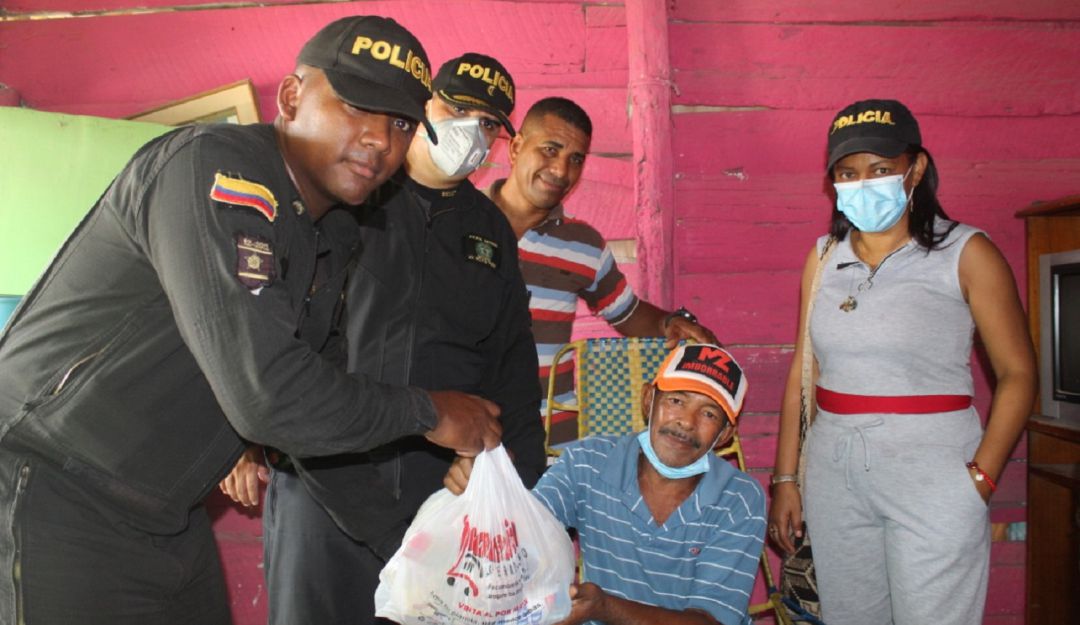 Policía de Bolívar: ESMAD entrega mercados en Santa Rosa de Lima, Bolívar