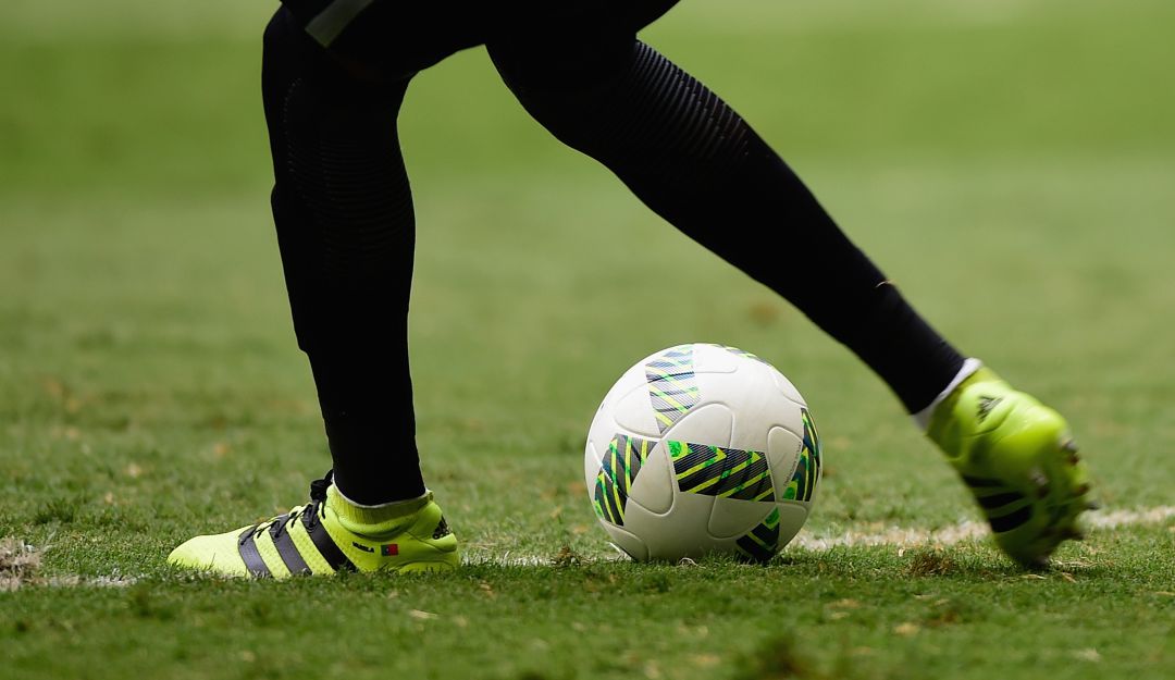 Condenan por tres meses a futbolista que no respetó la cuarentena