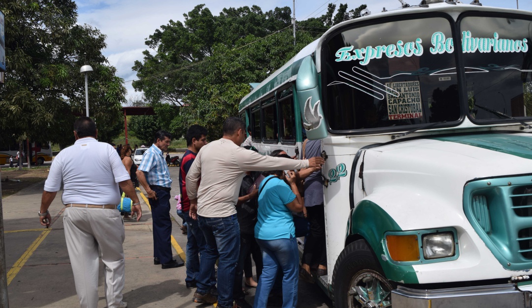 Represados en la frontera venezolana quienes buscaban retornar a sus hogare: Venezolanos se quedaron sin atención en terminal de San Antonio