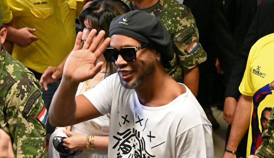 Ronaldinho en la cárcel Paraguay: El saludo de Ronaldinho desde la cárcel junto a su nueva dupla de ataque