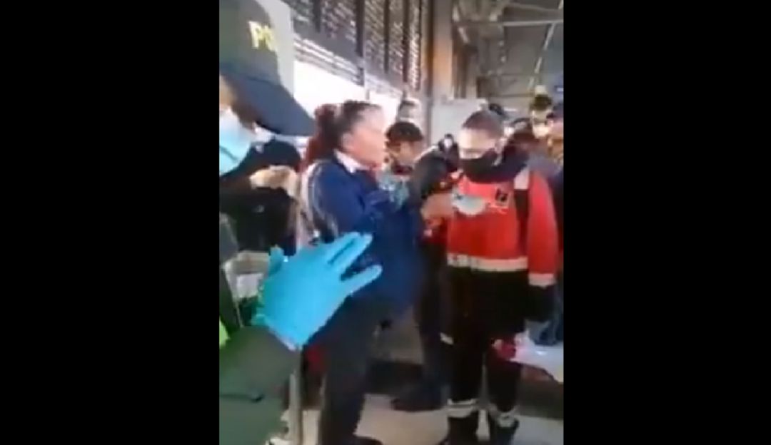 Noticias Bogotá: Enfrentamiento entre personal médico y la Policía en TM: Duro enfrentamiento entre personal médico y la Policía en Transmilenio