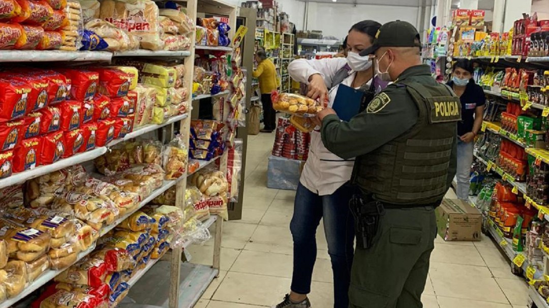 Revise bien. Policía incauta alimentos vencidos en comercios de Caldas