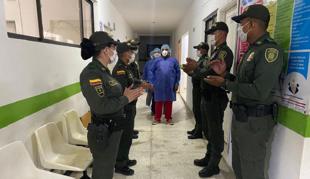 Policía de Bolívar: Policía de Bolívar rinde homenaje a la misión médica