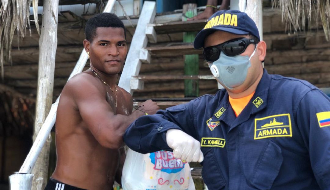Armada de Colombia: Armada entrega 8000 unidades de ayudas en Cartagena