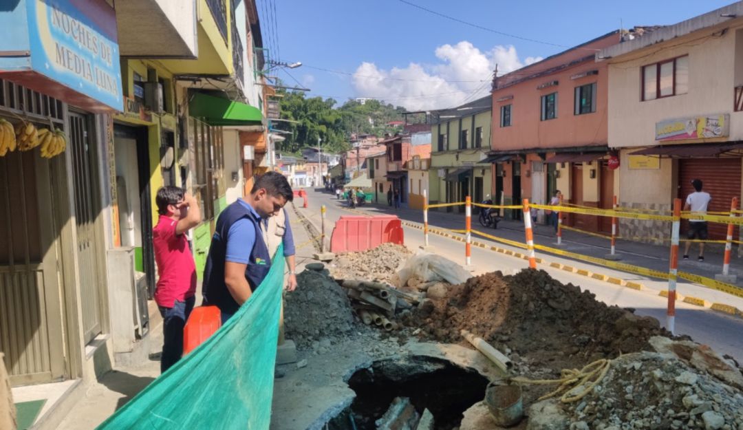 alcantarillado; caldas; obras; construccion; suspension; coronavirus;: Obras de alcantarillado suspendidas en Caldas