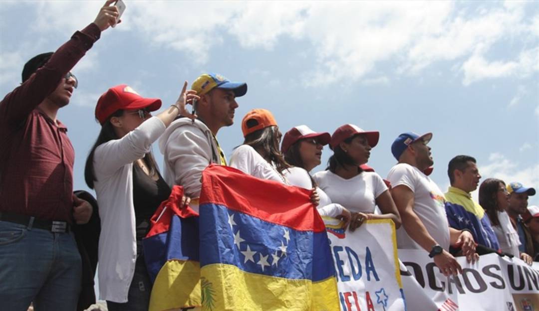 Venezolanos regresan a su país: Venezolanos denuncian que los están sacando de las viviendas en Pereira