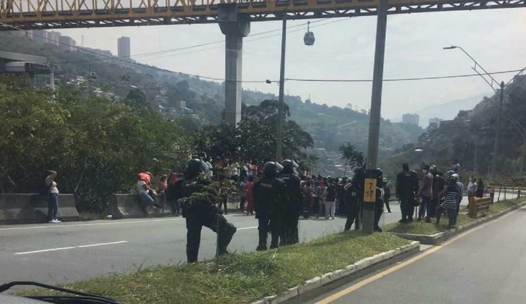 Familais de Medellín piden ayda en alimentos por aislamiento por Coronaviru: En Robledo, sus habitantes protestaron y piden ayudas alimenticias