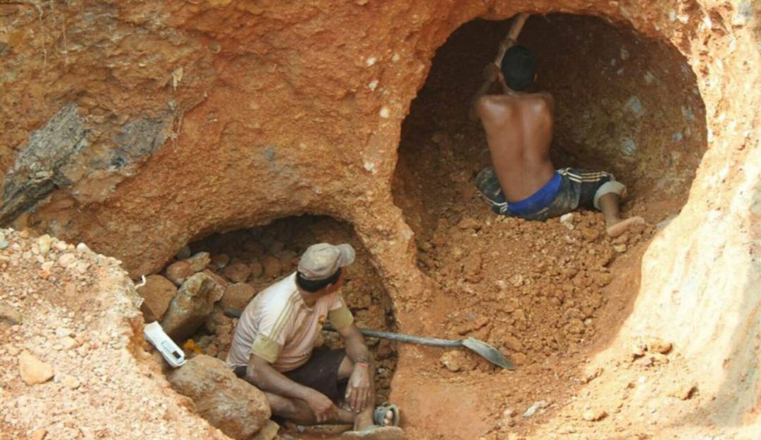 120 familias en 'casas en el aire' y riesgo de caer a un abismo en Boyacá: 120 familias en 'casas en el aire' y riesgo de caer a un abismo en Boyacá 120 familias en 'casas en el aire' y riesgo de caer a un abismo en Boyacá: 120 familias en 'casas en el aire' y riesgo de caer a un abismo en Boyacá