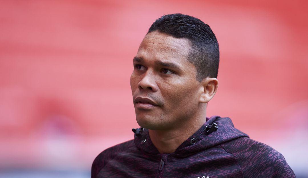Colombianos en cuarentena: Unas 'joyas': Carlos Bacca muestra su colección de camisetas de fútbol
