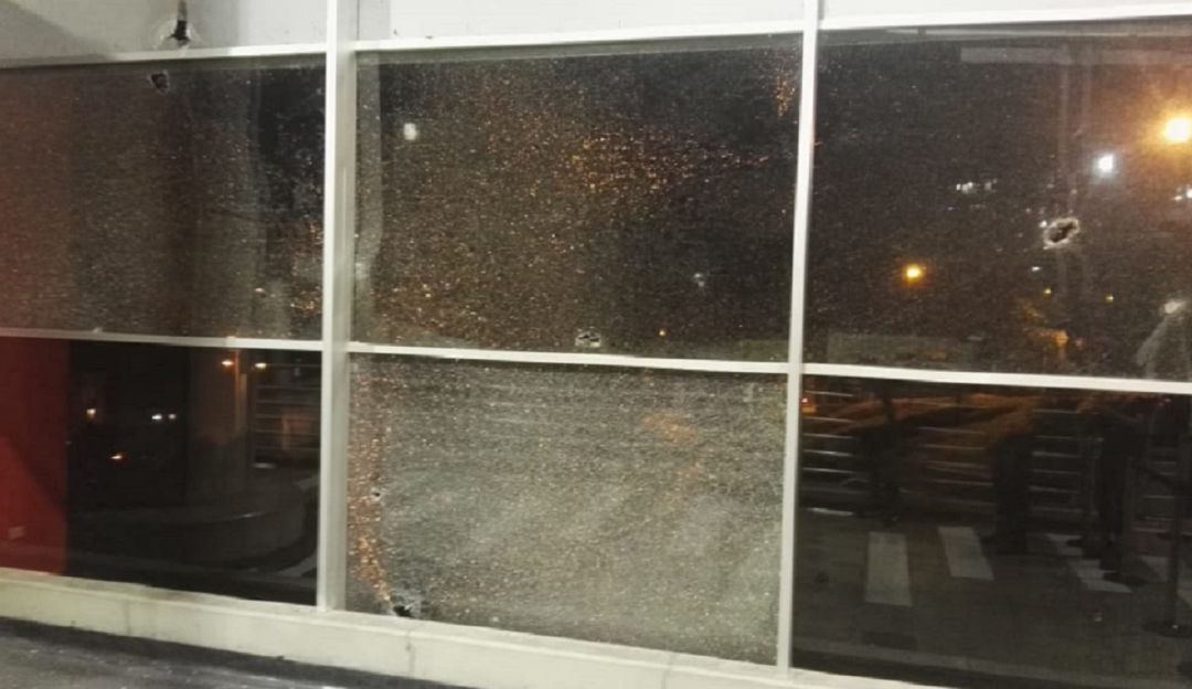 Ocasiona daños a estacion Aurora del Metrcable en Medellín: Durante una protesta atacaron una estación del Metroclable en Medellín