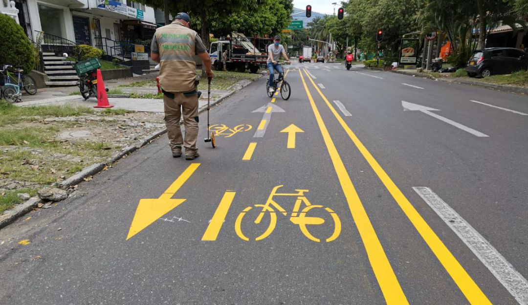 Ciclistas Medellín: En Medellín, el carril derecho es prioridad para ciclistas