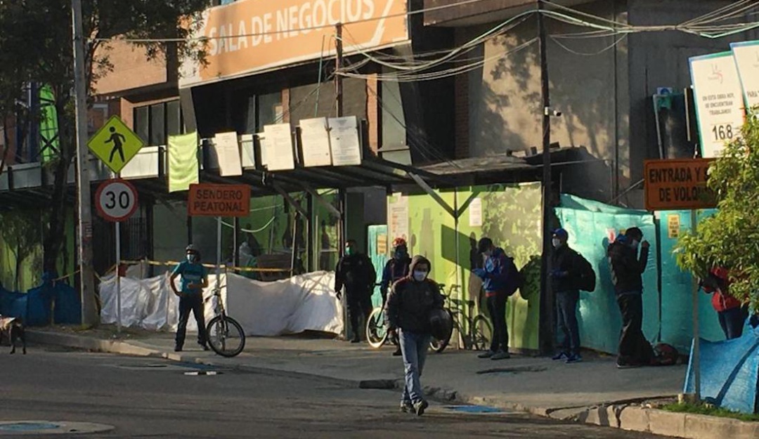 Reactivación obreros en Bogotá c: Obreros llegaron temprano a trabajar en Bogotá