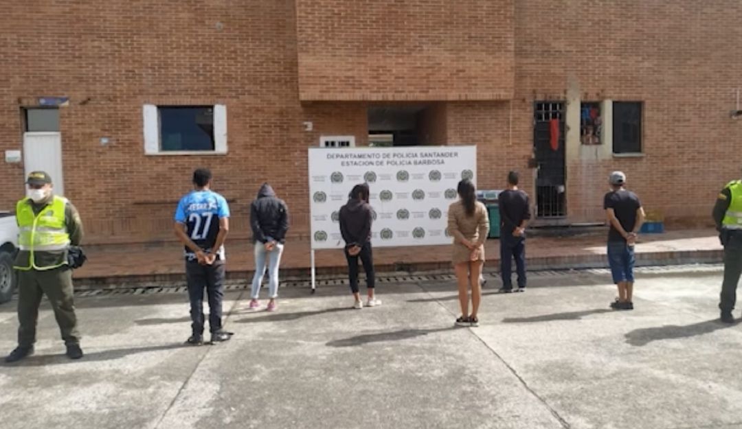 CAPTURA CUARENTENA BARBOSA MUJER CARCEL TRAFICO DROGA: A la cárcel mujer sorprendida violando la cuarentena con cinco personas más