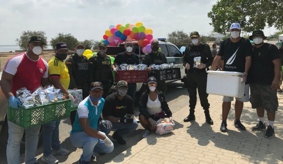 Policía en Cartagena: Gaula de la Policía participa en entrega de alimentos en Cartagena