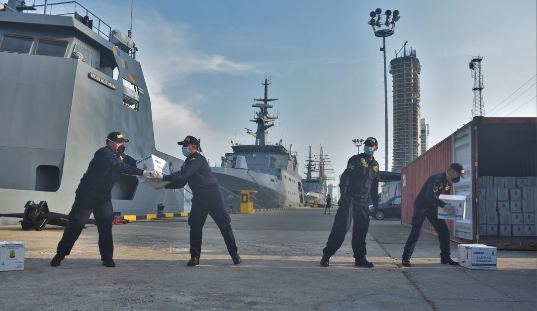 Armada en Cartagena: En Cartagena, Armada y Sociedad Portuaria apoyan entrega de ayudas