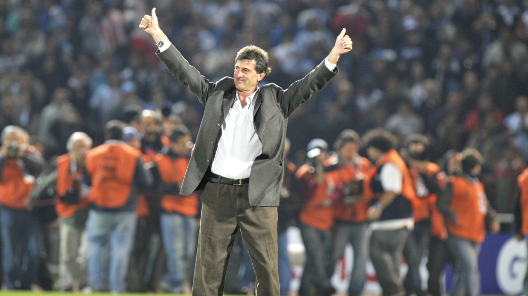 "No comprendo esto de jugar a puerta cerrada": Mario Kempes